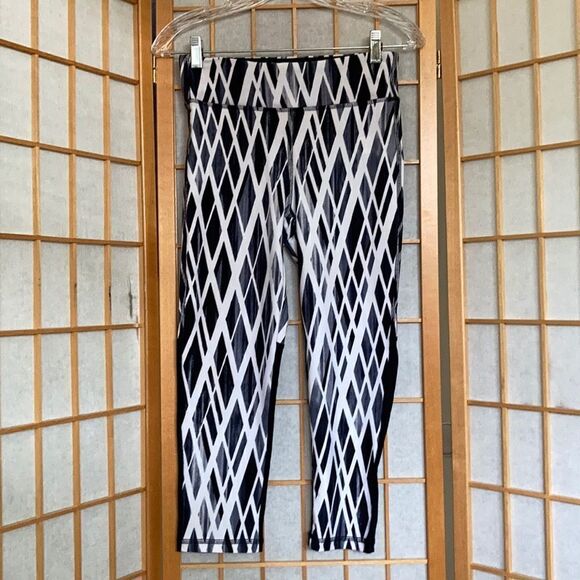 Athletic Collection Capri Legging - Picture 1 of 8